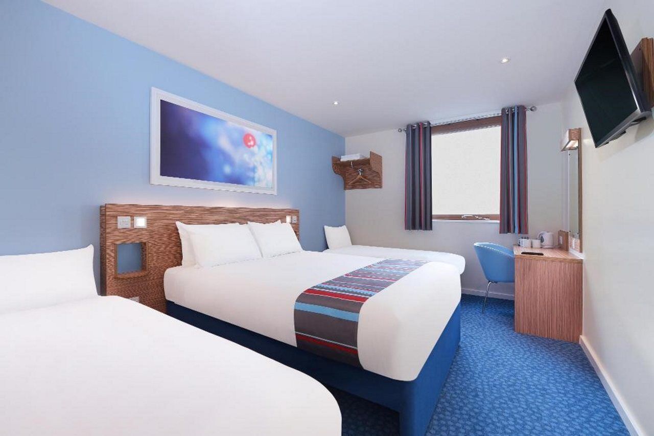 Travelodge Cardiff Central Queen Street Екстериор снимка