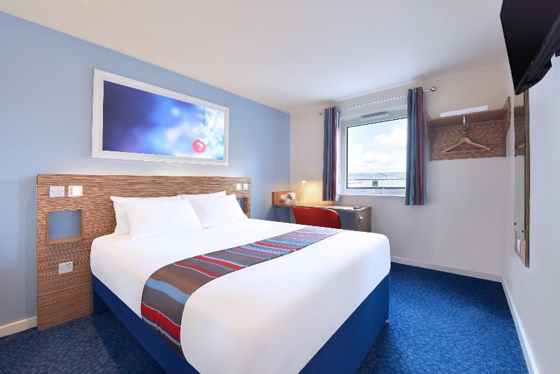 Travelodge Cardiff Central Queen Street Екстериор снимка